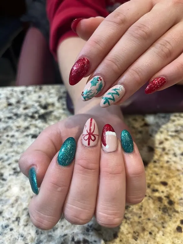Deluxe Nail Spa — Nail salon in Beavercreek